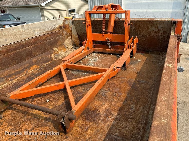 image for item AF9660 1995 Ford L8000  dump truck