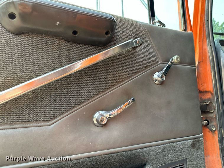 image for item AF9660 1995 Ford L8000  dump truck