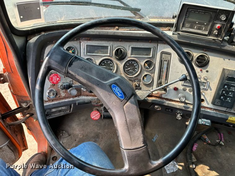 image for item AF9660 1995 Ford L8000  dump truck