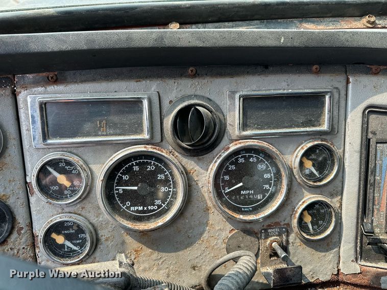 image for item AF9660 1995 Ford L8000  dump truck