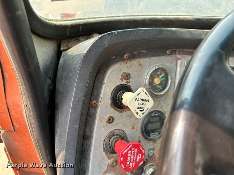 image for item AF9660 1995 Ford L8000  dump truck