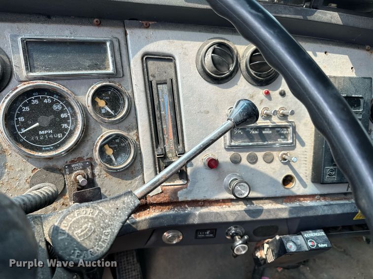 image for item AF9660 1995 Ford L8000  dump truck