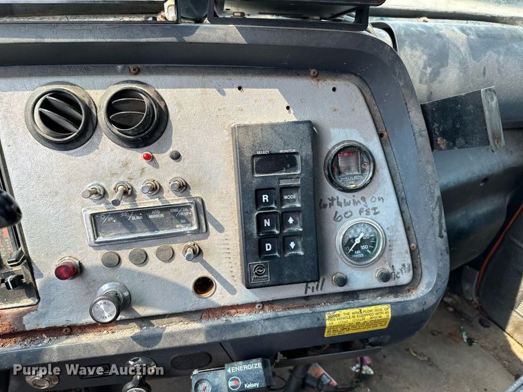 image for item AF9660 1995 Ford L8000  dump truck