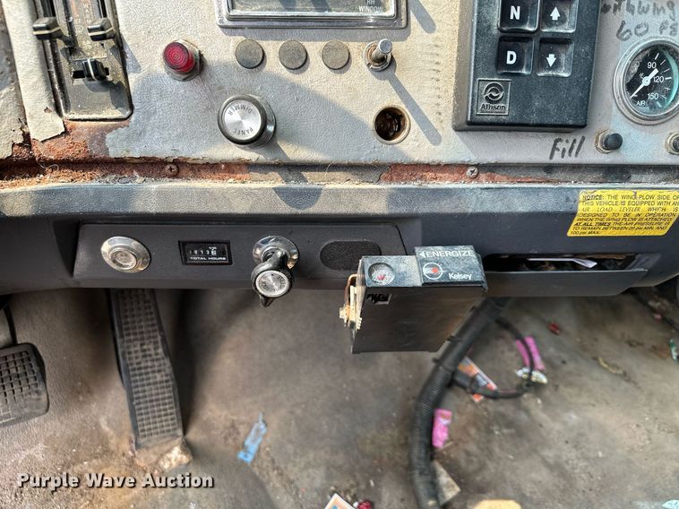 image for item AF9660 1995 Ford L8000  dump truck