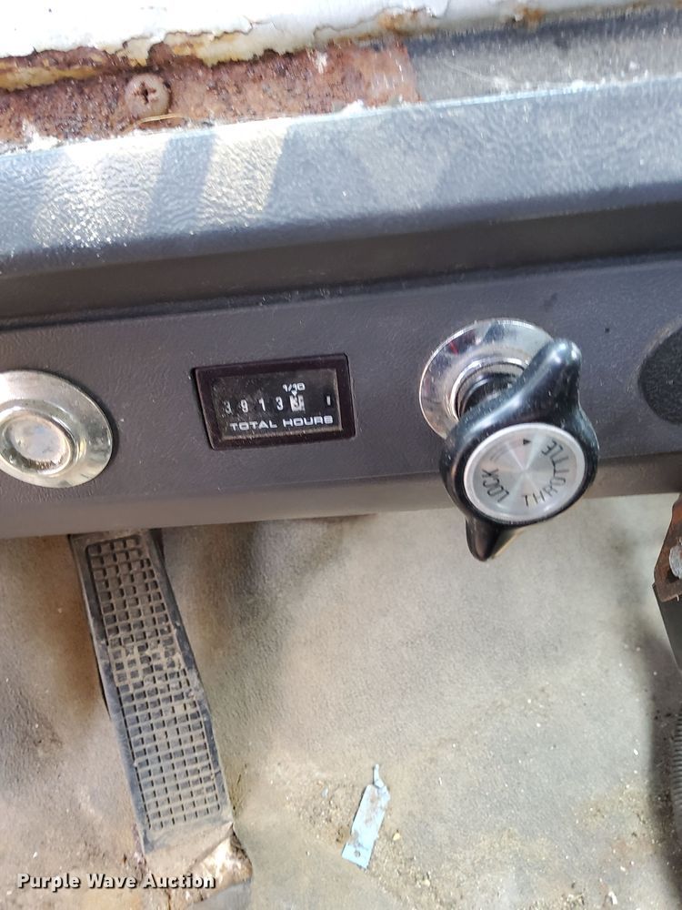 image for item AF9660 1995 Ford L8000  dump truck