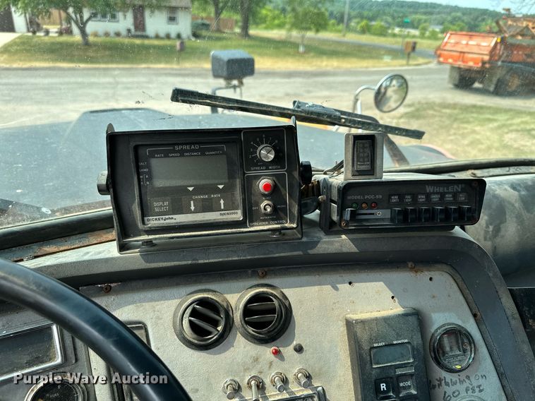 image for item AF9660 1995 Ford L8000  dump truck