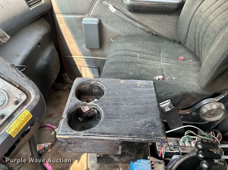 image for item AF9660 1995 Ford L8000  dump truck