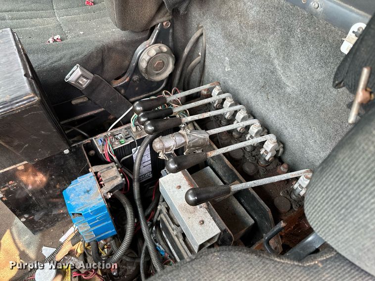 image for item AF9660 1995 Ford L8000  dump truck