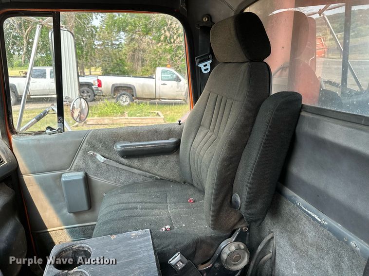 image for item AF9660 1995 Ford L8000  dump truck