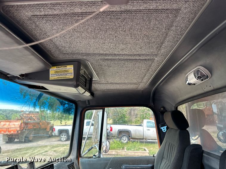 image for item AF9660 1995 Ford L8000  dump truck