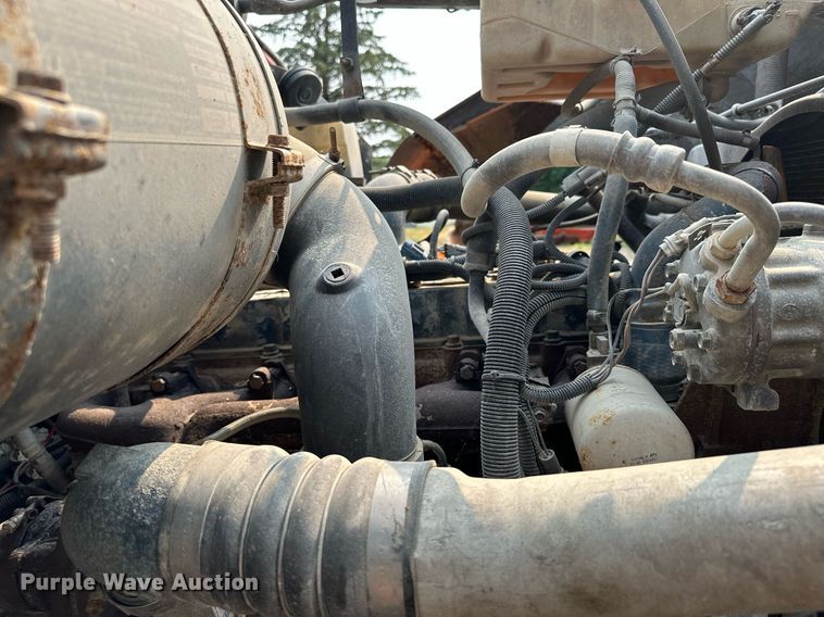 image for item AF9660 1995 Ford L8000  dump truck