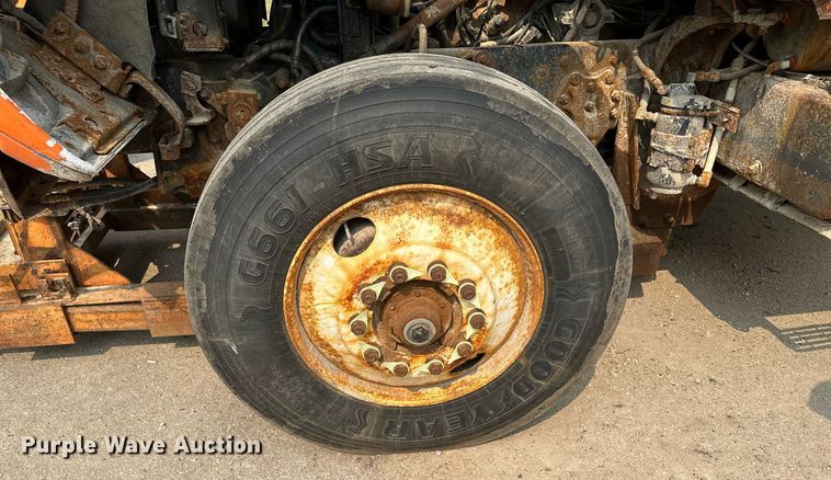 image for item AF9660 1995 Ford L8000  dump truck