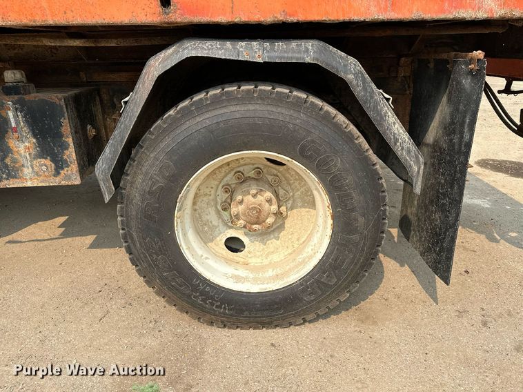 image for item AF9660 1995 Ford L8000  dump truck