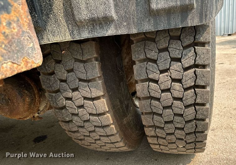 image for item AF9660 1995 Ford L8000  dump truck