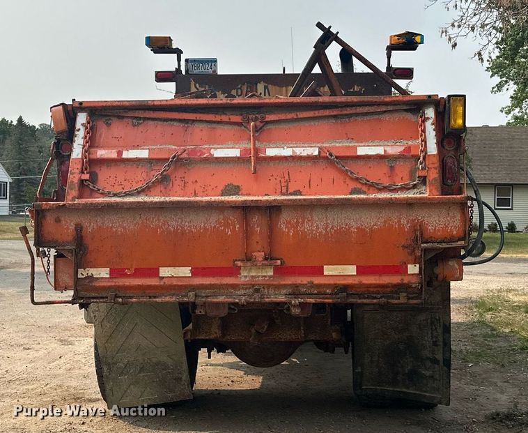 image for item AF9661 1995 Ford L8000  dump truck