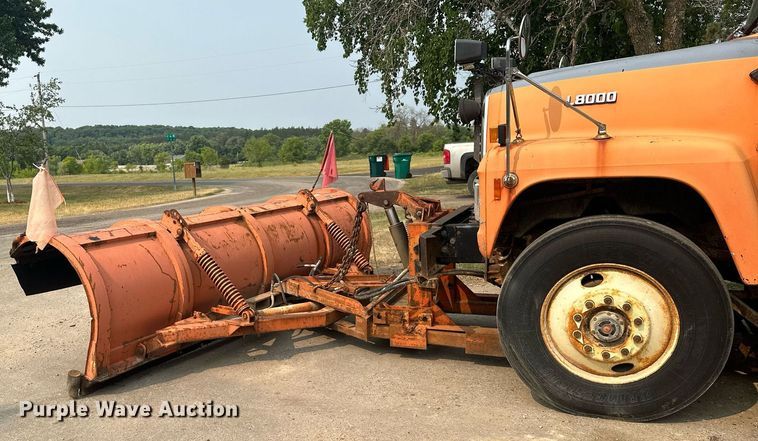 image for item AF9661 1995 Ford L8000  dump truck