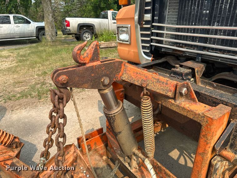 image for item AF9661 1995 Ford L8000  dump truck