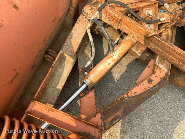 image for item AF9661 1995 Ford L8000  dump truck