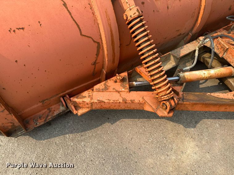 image for item AF9661 1995 Ford L8000  dump truck