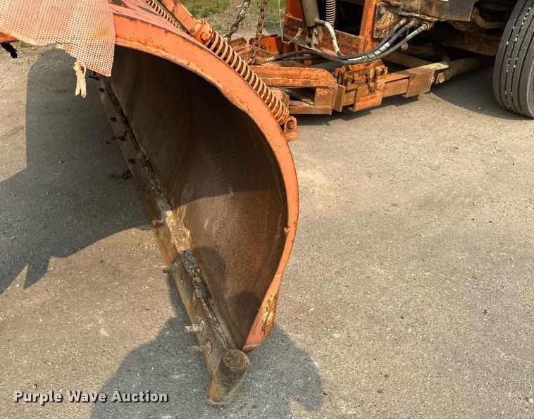 image for item AF9661 1995 Ford L8000  dump truck