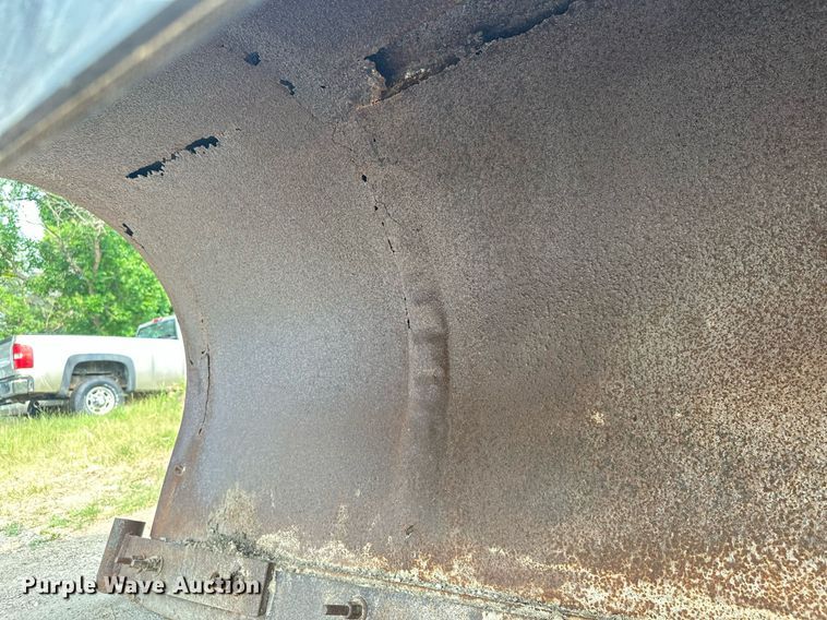 image for item AF9661 1995 Ford L8000  dump truck