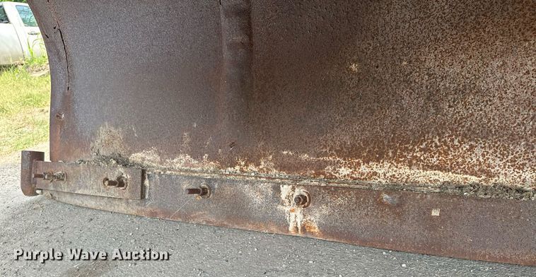 image for item AF9661 1995 Ford L8000  dump truck