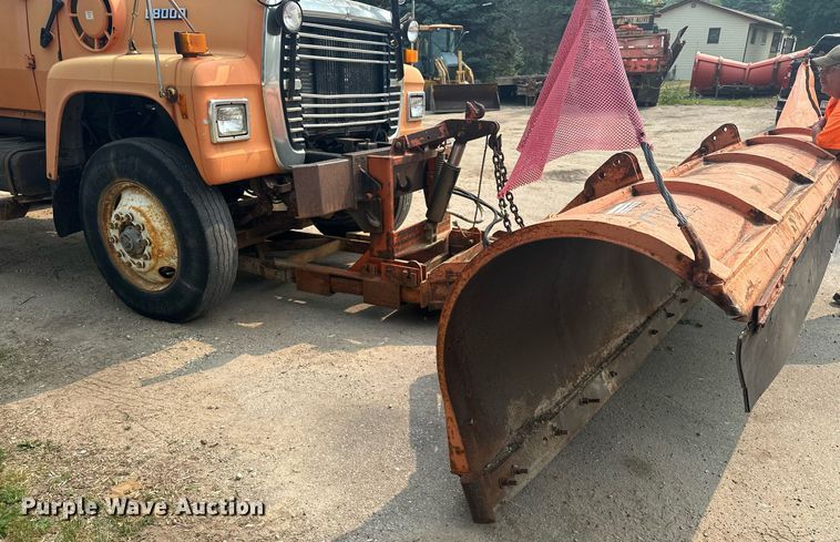 image for item AF9661 1995 Ford L8000  dump truck