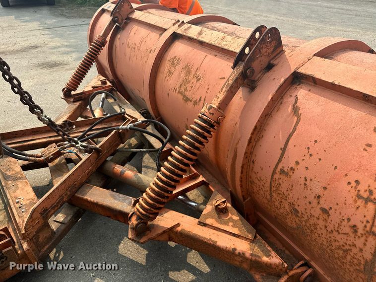 image for item AF9661 1995 Ford L8000  dump truck