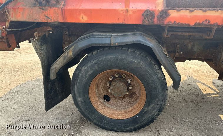 image for item AF9661 1995 Ford L8000  dump truck