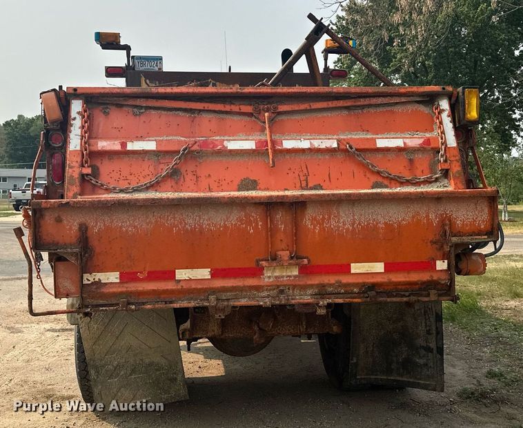 image for item AF9661 1995 Ford L8000  dump truck