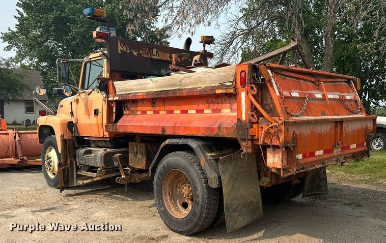 image for item AF9661 1995 Ford L8000  dump truck