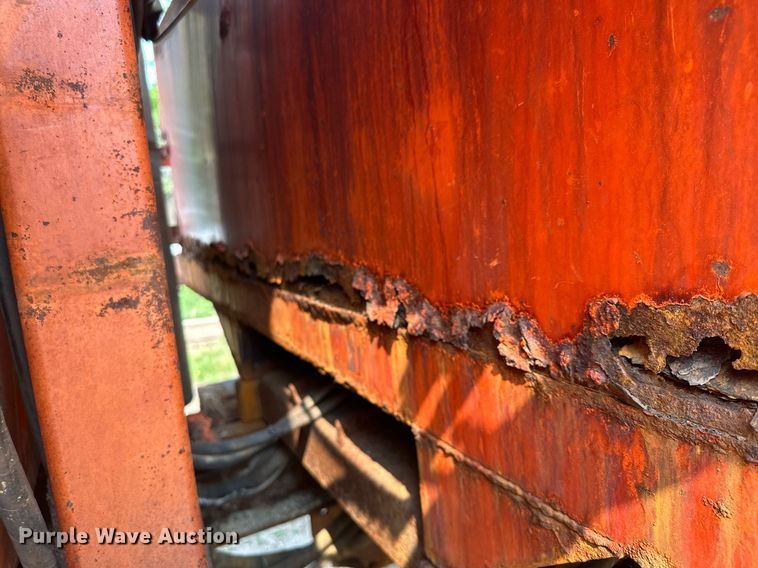 image for item AF9661 1995 Ford L8000  dump truck