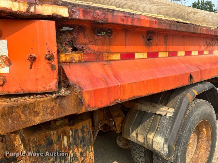 image for item AF9661 1995 Ford L8000  dump truck