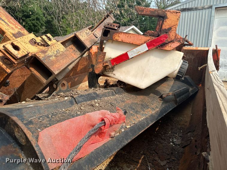 image for item AF9661 1995 Ford L8000  dump truck