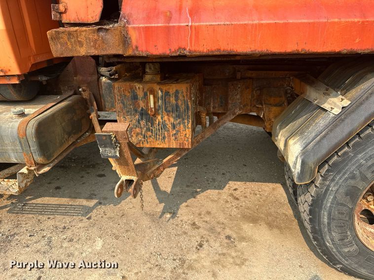 image for item AF9661 1995 Ford L8000  dump truck