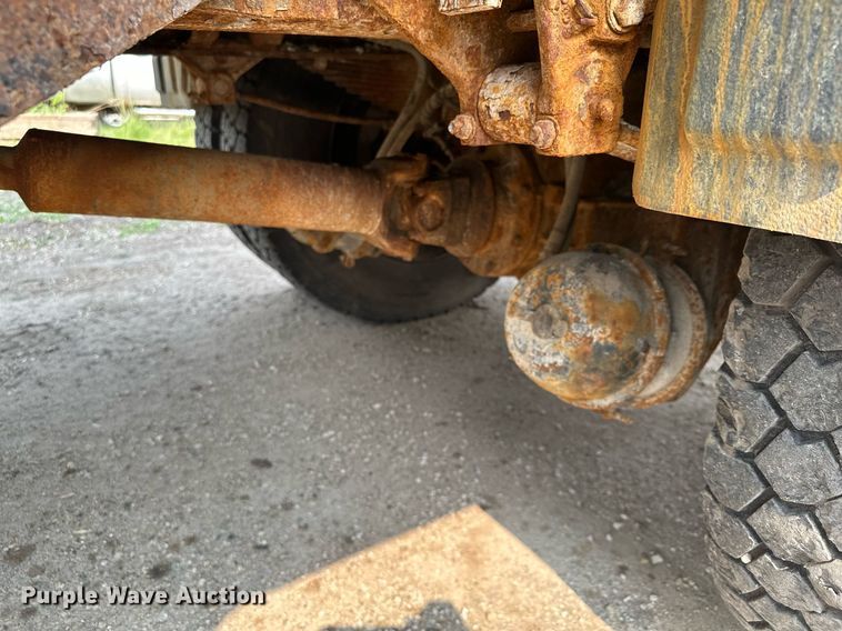 image for item AF9661 1995 Ford L8000  dump truck