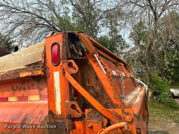 image for item AF9661 1995 Ford L8000  dump truck