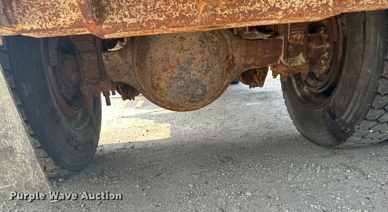 image for item AF9661 1995 Ford L8000  dump truck