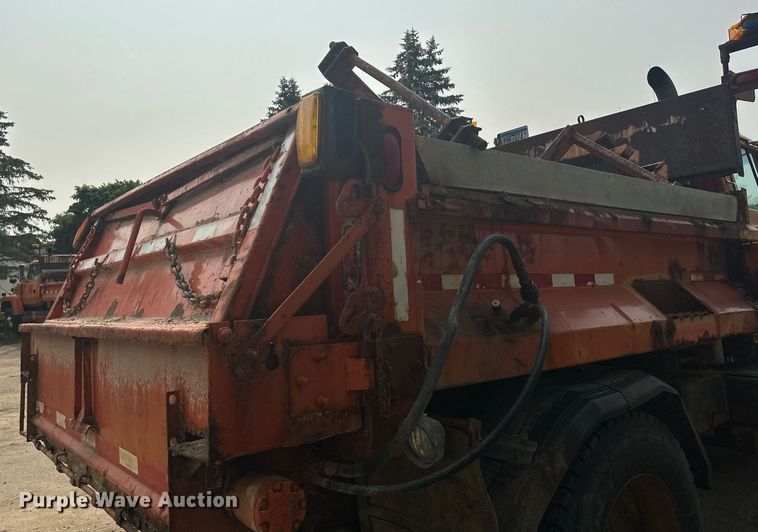 image for item AF9661 1995 Ford L8000  dump truck