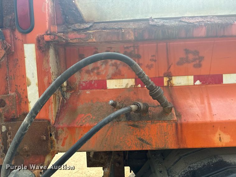 image for item AF9661 1995 Ford L8000  dump truck