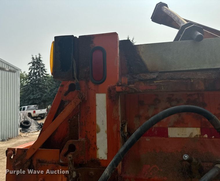 image for item AF9661 1995 Ford L8000  dump truck