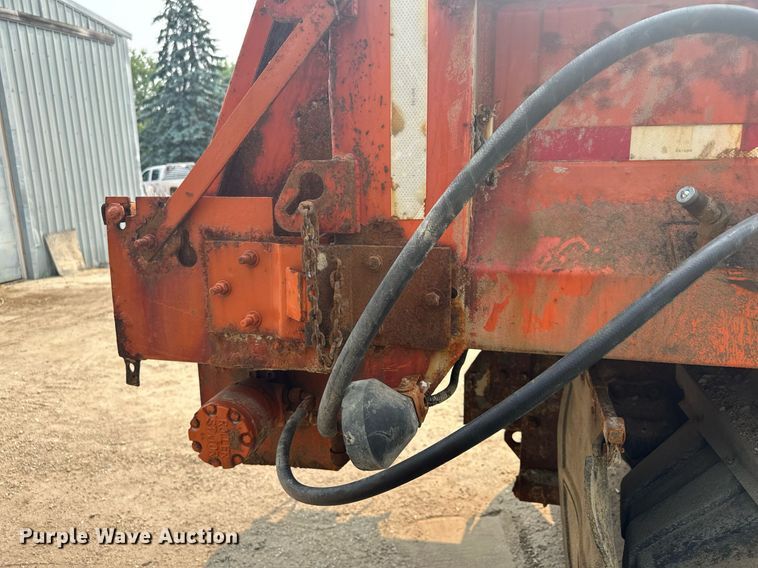 image for item AF9661 1995 Ford L8000  dump truck