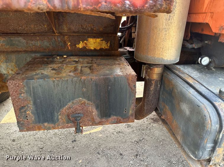 image for item AF9661 1995 Ford L8000  dump truck