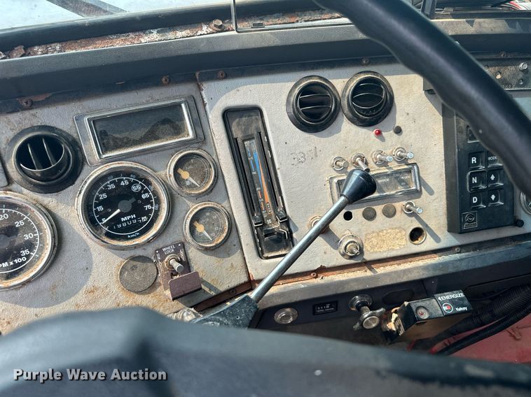 image for item AF9661 1995 Ford L8000  dump truck