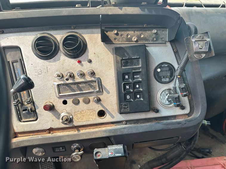 image for item AF9661 1995 Ford L8000  dump truck