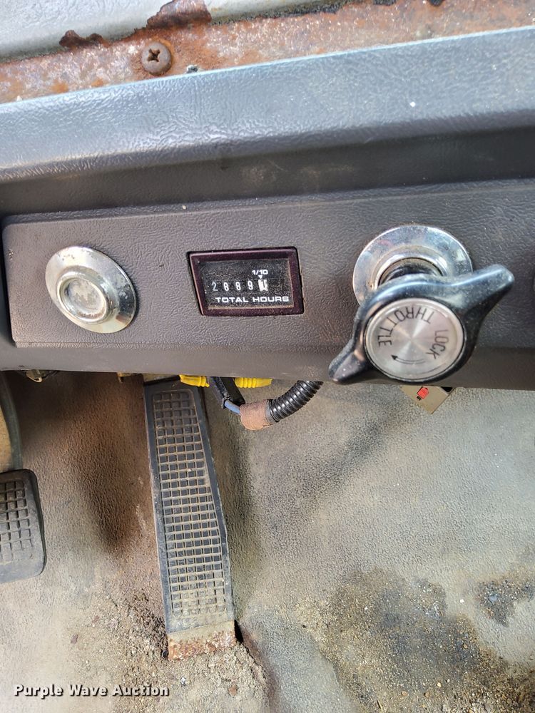 image for item AF9661 1995 Ford L8000  dump truck