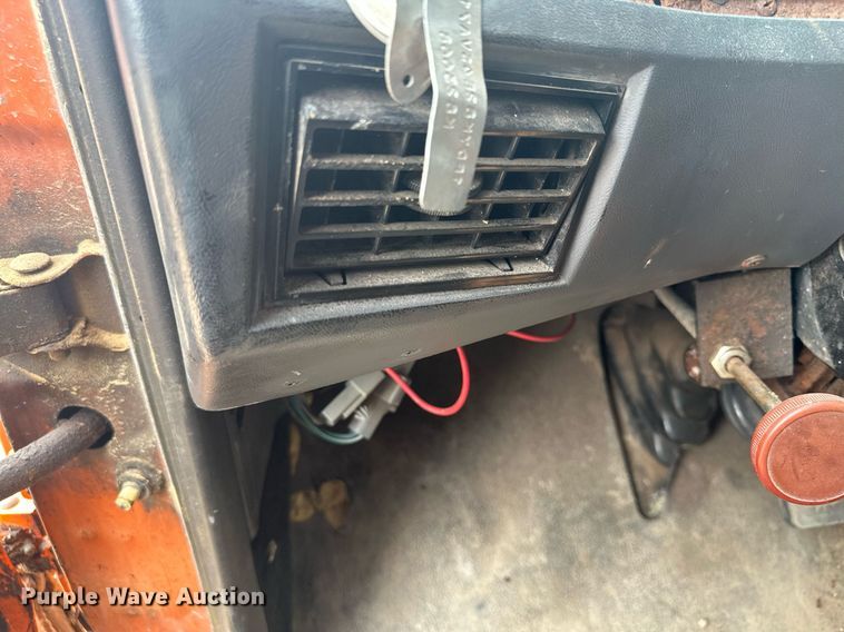 image for item AF9661 1995 Ford L8000  dump truck