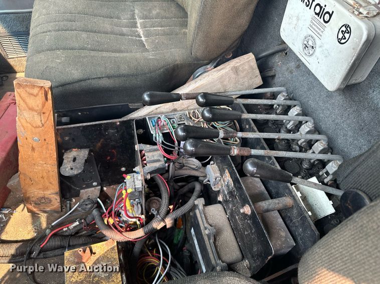 image for item AF9661 1995 Ford L8000  dump truck