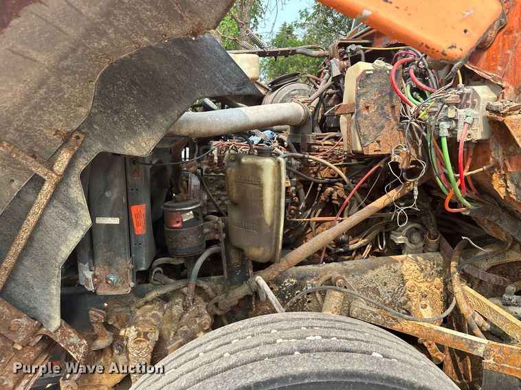 image for item AF9661 1995 Ford L8000  dump truck