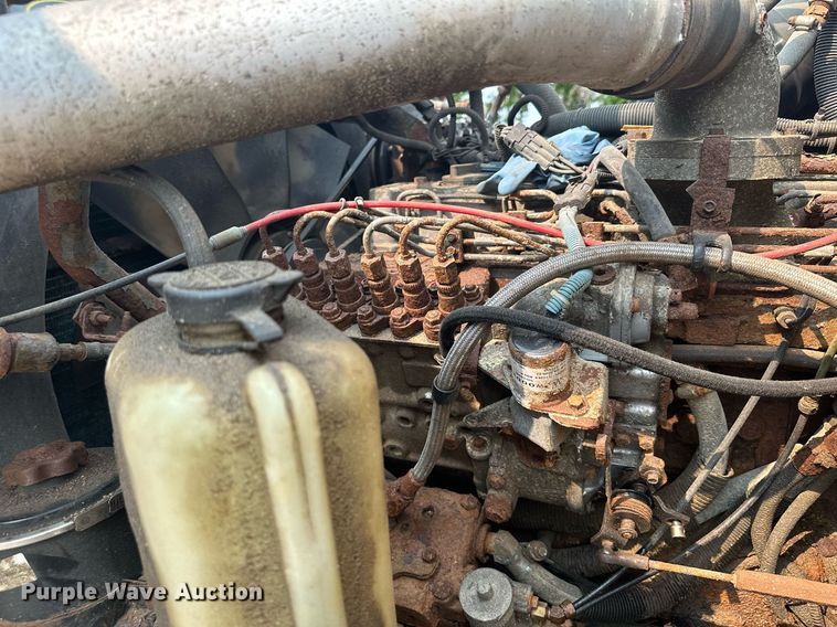 image for item AF9661 1995 Ford L8000  dump truck